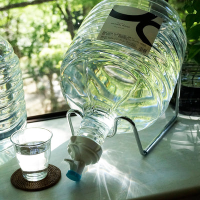 天然水 専用金属スタンド}